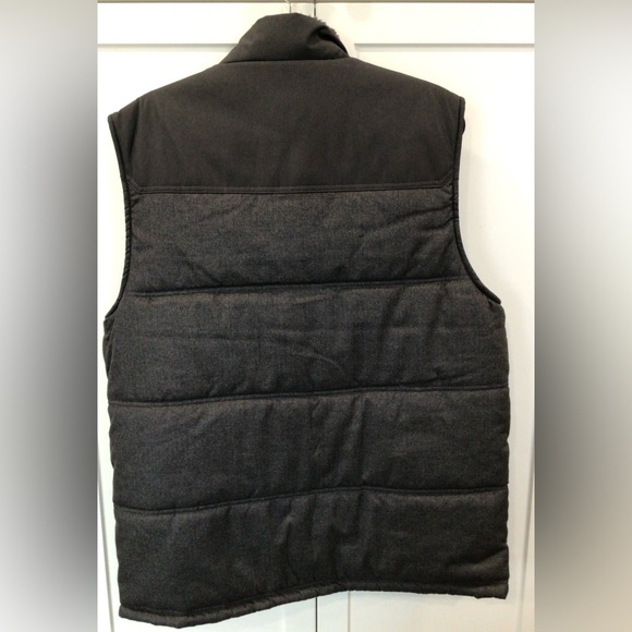 Men’s Large polyester puffer vest. - Picture 3 of 4